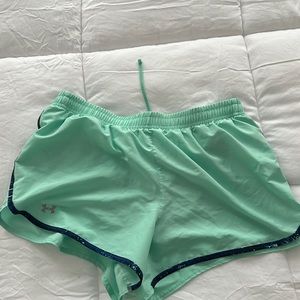 Underarmour lines running shorts